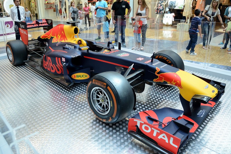 City Centre Beirut exclusively showcased the Formula 1 car in the mall